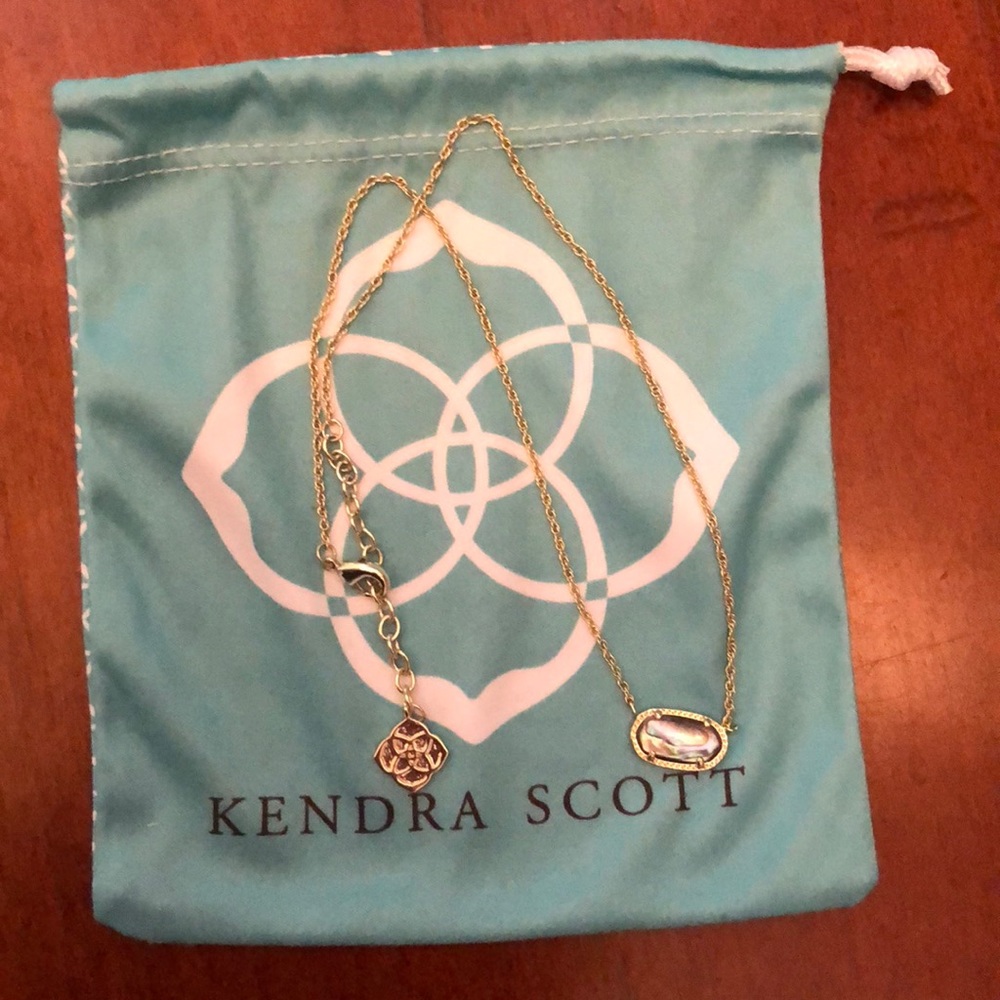 Kendra Scott necklace